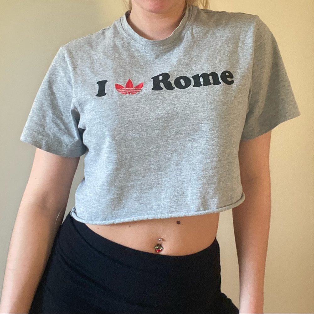 Cropped gray tee
